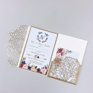 Glitzer Rose Gold Tri-fold Laser geschnitten Hochzeit lädt mit RSVP-Karte, Floral Pocket + gedruckt Einsatz + Umschlag "Free Infinite Design vor dem Bezahlen"