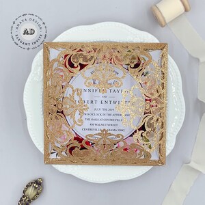 Fabelhafte Glitter Royal Blue Laser Cut HochzeitSeinladungen mit glitzernder Unterseite und Umschlag {Freies unendliches Design vor dem Bezahlen}