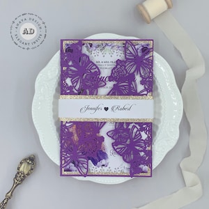 Romantische paarse vlinder lasergesneden uitnodigingskaarten voor Mis Quince XV Verjaardag Sweet 16 Bruidsdouche {Gratis oneindig ontwerp voor betaling}