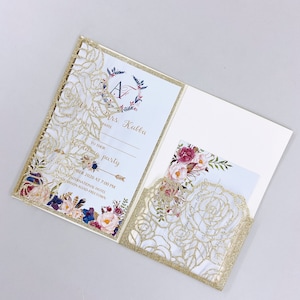 Glitzer Champagner Dreifalt Laser cut Hochzeitseinladungen mit RSVP-Karte, Florale Tasche+bedruckter Einleger+Umschlag{Free Infinite Design before Pay}