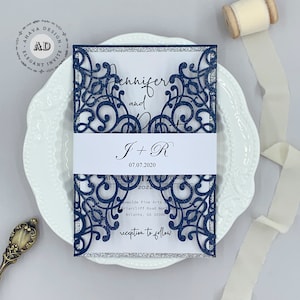 Shimmery marine en zilver laser gesneden bloemen bruiloft uitnodiging, aangepaste blauwe laser uitnodigingen voor bruiloft {Gratis oneindig ontwerp voordat te betalen}