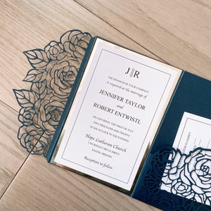 Elegante Marine en Silver Laser Cut Wedding Uit te nodigen, Tri-fold Laer zak met RSVP Card voor bruiloft en Sweet 15