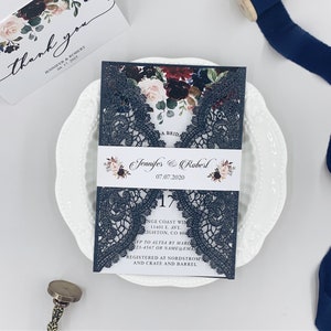 Elegante Marine Blauwe Laser Cut Bruids brunch uitnodiging met Stripe, Rustieke Kant Uitnodigen Voor Bridal Shower & Wedding {Free Infinite Design Before Pay}