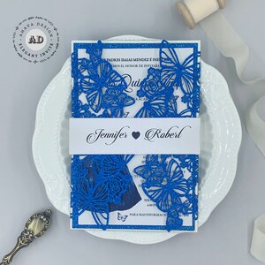 Wunderschöne Glitzer Royal Blau Laser Cut Schmetterling Einladungskarten für Mis Quince XV Geburtstag BrautParty {Free Infinite Design before Pay}