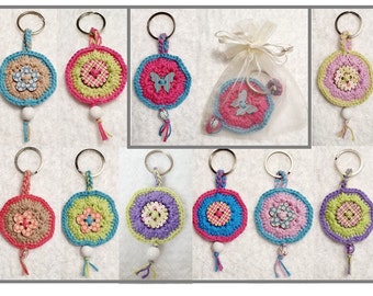 Keychain "Flowerpower" in champagne-colored organza bag!