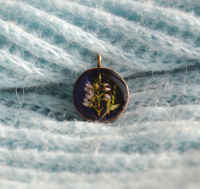 Pressed Flower Jewelry Pressed Flowers Pendant Heather Buds Acorn Necklace Real Acorn Pendant Dried Flowers Necklace Resin Jewelry with