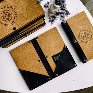 Gastscheckbuch, Geldscheinhalter mit Logo, Restaurantschecks, Servierbroschüre, Holzscheckpräsenter, Café-Bar-Scheckhalter
