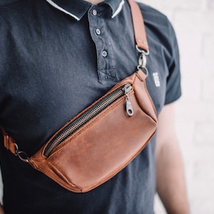 Pacchetto fanny in pelle personalizzato, borsa da cintura, marsupio inciso, borsa alla moda, borsa da festival, marsupio, borsa in pelle Hip Bag, marsupio in pelle