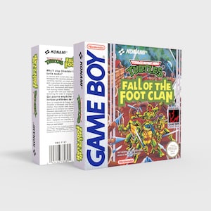 以下が含まれることがあります： ゲームボーイ用ビデオゲームボックス、Teenage Mutant Ninja Turtles: Fall of the Foot Clan。ボックスにはゲームタイトル、キャラクターイラスト、任天堂とコナミのロゴが描かれています。ボックスは白で、青と緑のアクセントがあります。