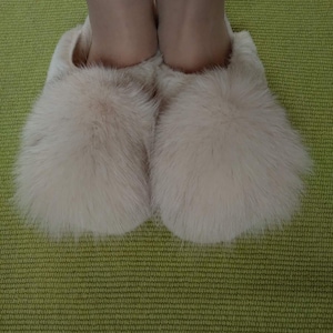 Wedding slippers of soft plush with pompoms of natural fox fur Personalized gift for Bridesmaids Women&#39;s birthday party favors Gift for Mom