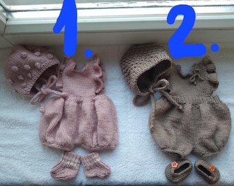 高さ45cm（18インチ）の人形用のニット服セットオーバーオール、帽子、スリッパ（靴下）人形用の服おもちゃの服子供への贈り物
