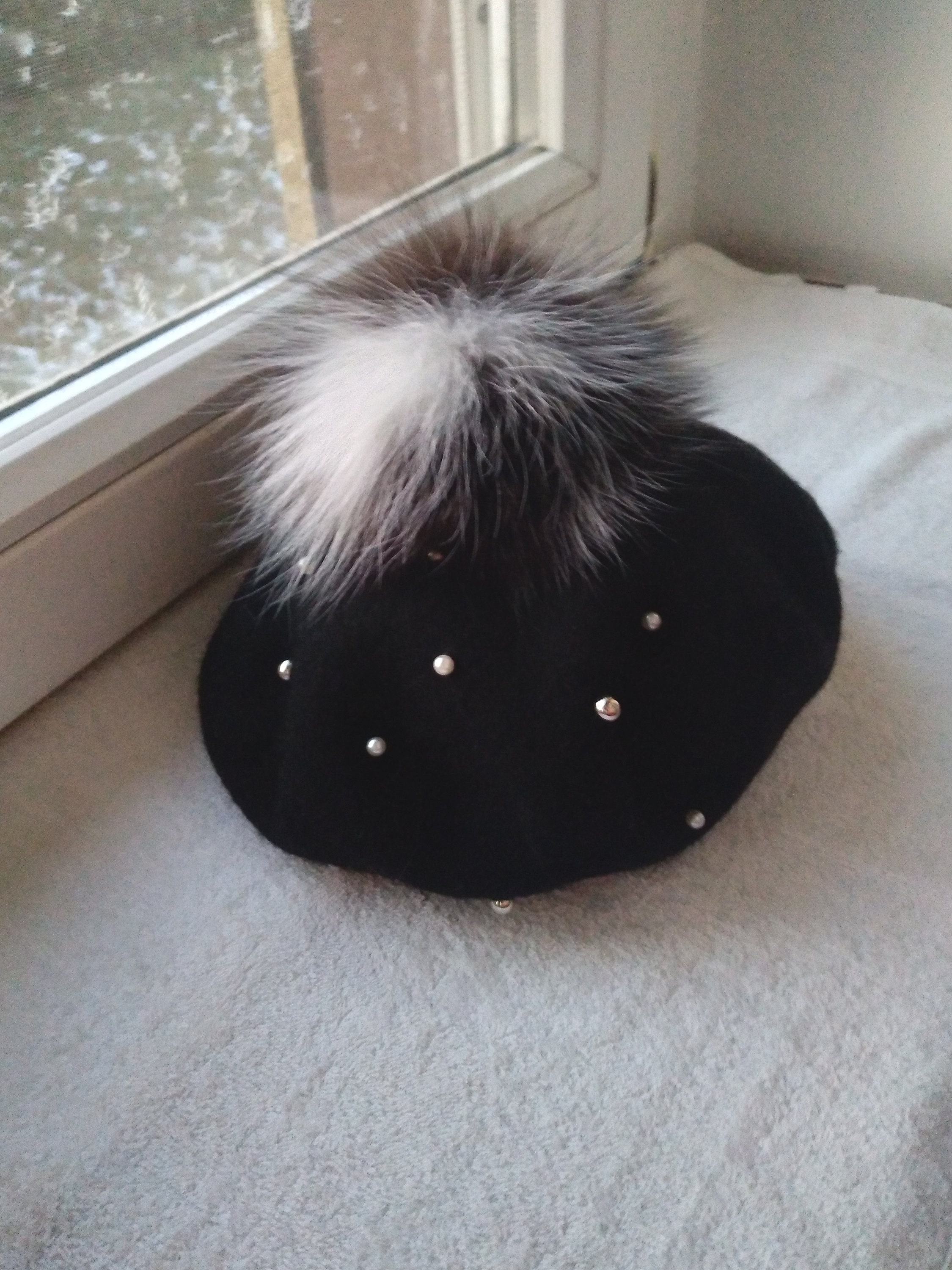New! Modern Black 100% Wool with 100% Fox Fur Pom Beret. Alashan Cashmere 100% Cashmere Luxe Ribbed Fox Pompom Hat  main image 2