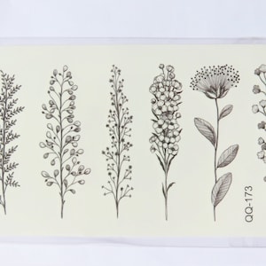 temporäres, vergängliches Tattoo, Wildblumen, monochrom