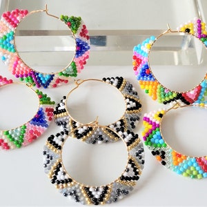 woven beaded hoop earrings, inner diameter 3 cm, gold plated, multi-colored, black and white