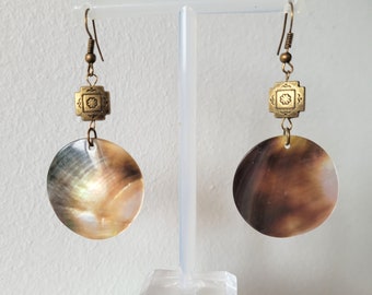boucles d'oreilles nacre, rond en nacre 3cm, style amériendien, couleur bronze, crochets ou clips