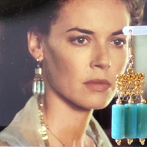 Pendientes inspirados libremente en Gladiator, colgante triple, color turquesa, estilo antiguo.