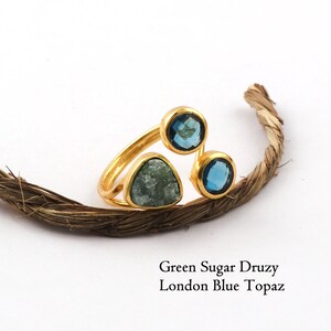 Ring med dubbel ädelstensfattning, guldpläterad, justerbar ring med öppen stil, elegant Londonblå topas och sockerdruzy, iögonfallande. 1763