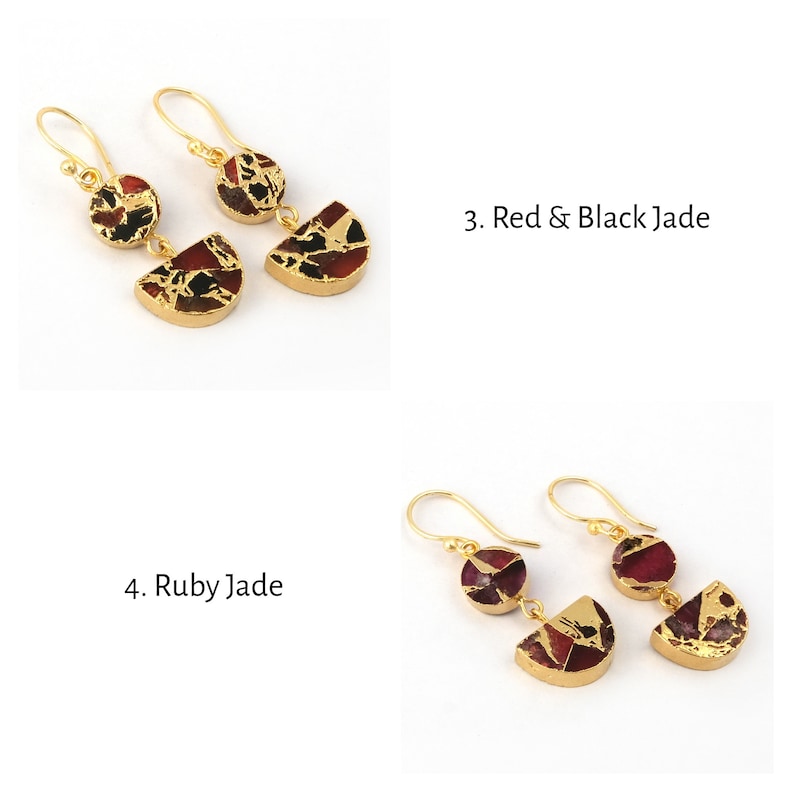 Op de afbeelding: Twee paar gouden oorbellen met rode en zwarte jade stenen. De oorbellen zijn in de vorm van een cirkel en een halve cirkel. De tekst "3. Red & Black Jade" en "4. Ruby Jade" is zichtbaar in de afbeelding.