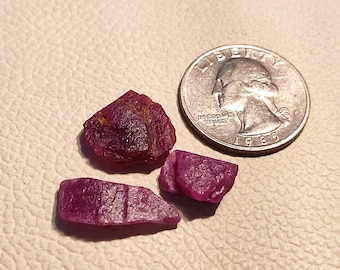 3個 100% 天然ルビー 生の天然形状 地球採掘ルビー 原石 未処理 非加熱 レッドルビー 高品質石 貴重なアフリカンルビー ロット R16