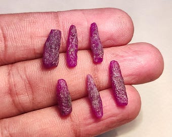 Natuurlijke ruwe robijnkristal 100% natuurlijke geaarde losse losse robijn ruwe edelsteen, kostbare robijn stokken natuurlijke vorm raww robijn 6 stuks volledige partij