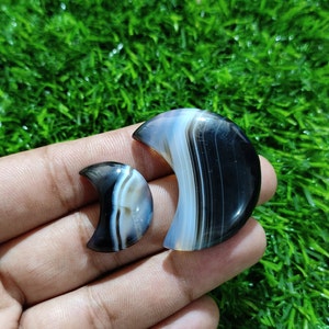 Natural 2Pcs Natural Banded Agate Moon Beautiful Smooth Banded Agate Gemstone Loose Banded Agate Cabochon Lot Black Banded Agate B2
