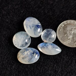 5x Natürliche weiße Regenbogen Edelstein Weiß Mondstein Cabochon Mix Größe & Form zum Herstellen von Schmuck lose weiß Regenbogen Edelstein Lot W14