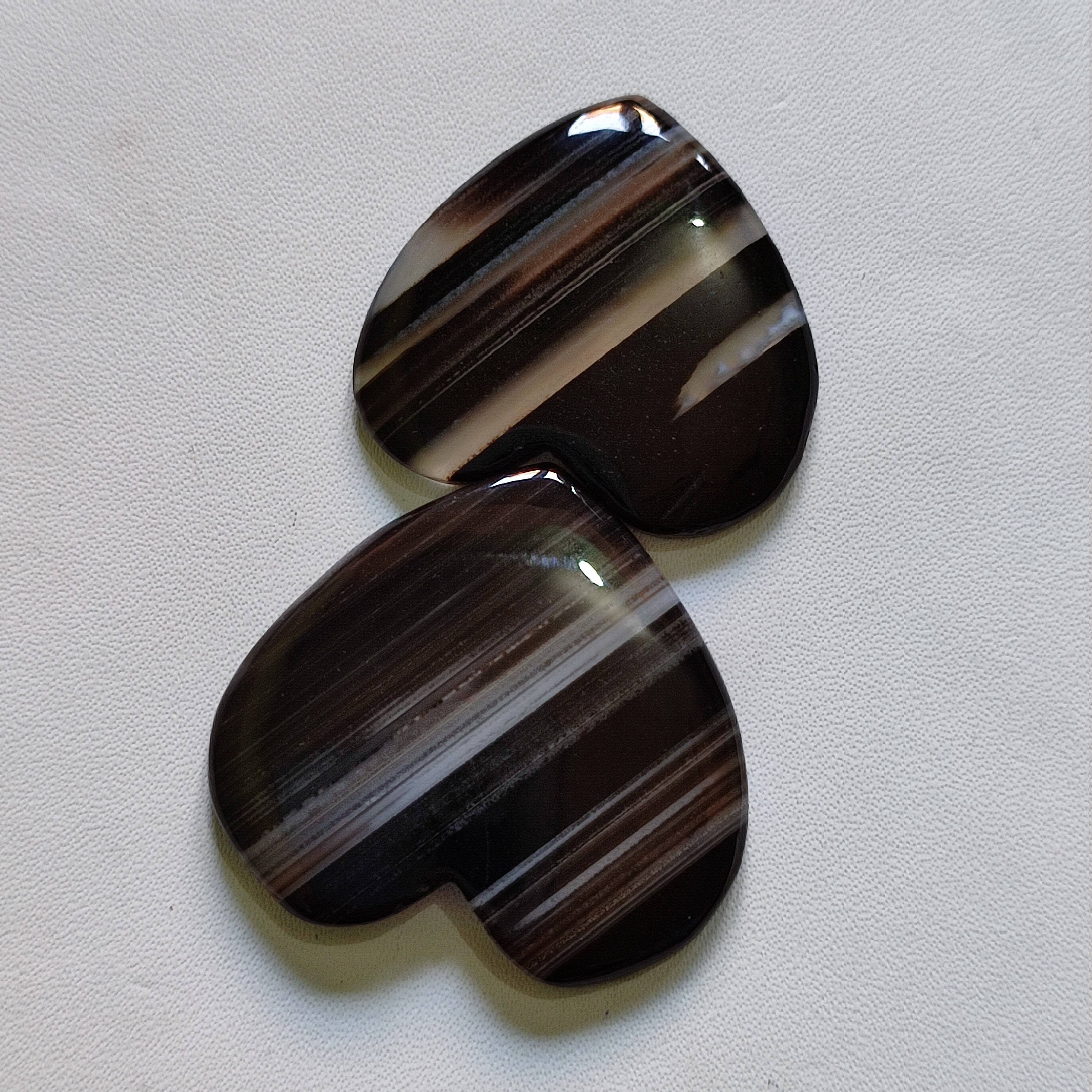 ハート型・瑪瑙 2個入り 天然縞瑪瑙ハート 滑らかに磨かれた美しい大きなサイズの縞