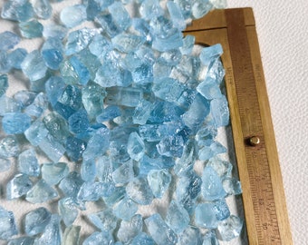 100 carati da lotto di acquamarina blu scuro, pietra preziosa di cristallo di acquamarina blu grezza naturale al 100% per realizzare gioielli, acquamarina sfusa A1