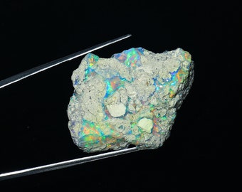 Top Quality 40Carats Natural Multi Fire Raw Ethiopian Opal Rough Loose Ethiopian Opal Earth Minded Rough For Making Jewelry Fresh Raw O20