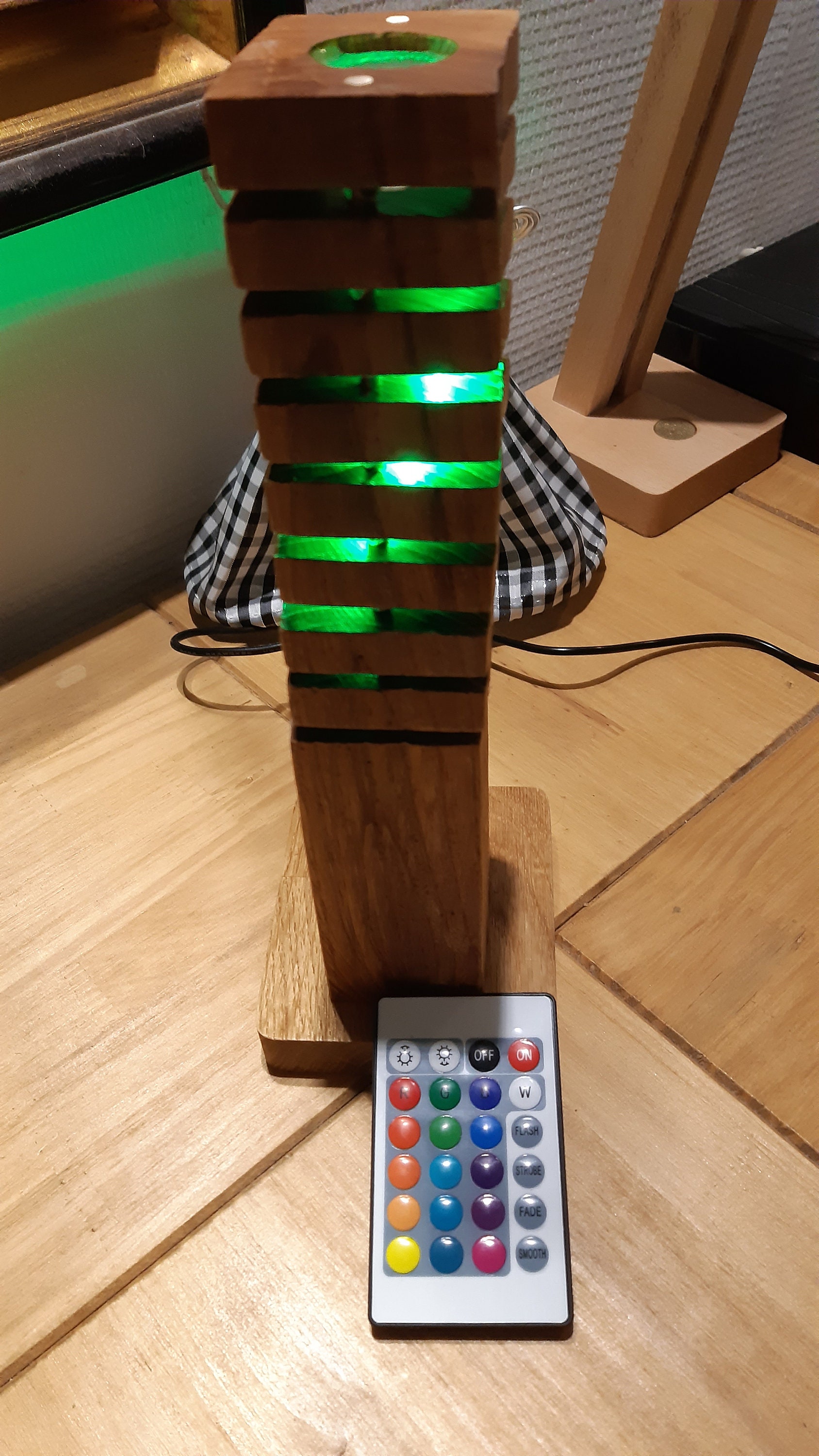 Lampe de Table Bois et Led, Chevet, Veilleuse, Télécommande Fait Main.