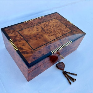 12 "× 8" Schmuckschatulle Holz Wurzelholz, handgefertigte Schmuckschatulle mit Schloss, große Holzschmuckschatulle, handgefertigte massive Thuya Holz Burl Schmuckschatulle