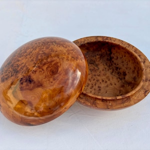Round Wooden Jewelry Box Made Of Thuya Burl  9"x9", Moroccan Wood Box Decorative ,Storage Box For Women, jewelry storage box, desk accessory