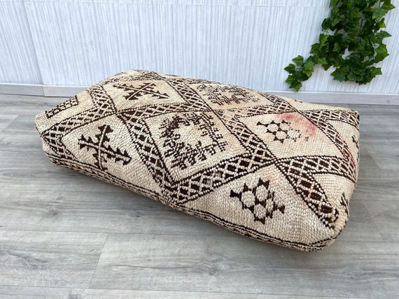 Large moroccan top floor pillows
