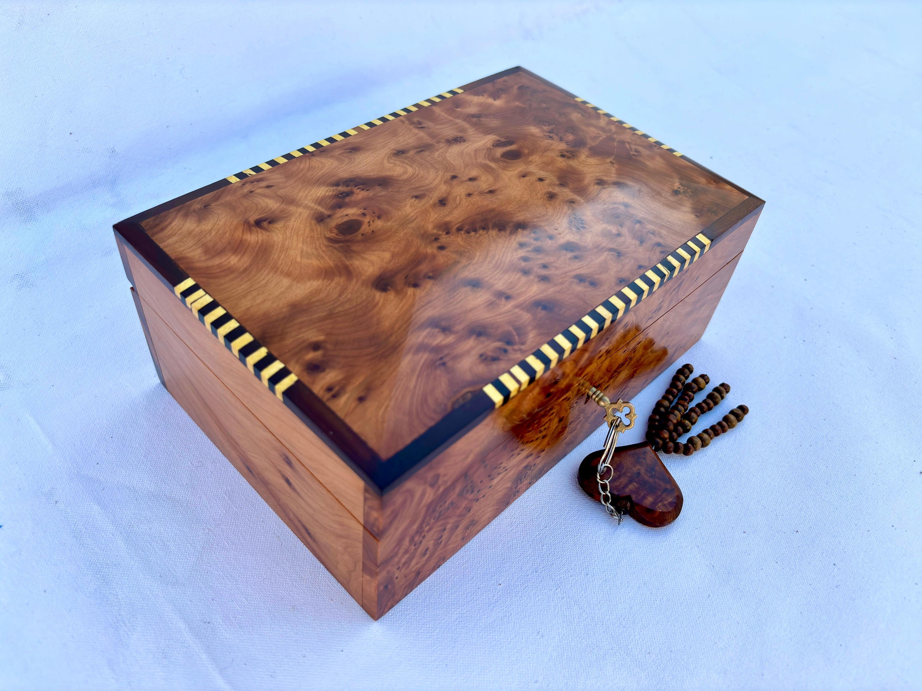 Portagioie in radica di legno 9"×6", portagioie fatto a mano con serratura, grande portagioie in legno, portagioie in radica di legno massello di Thuya fatto a mano