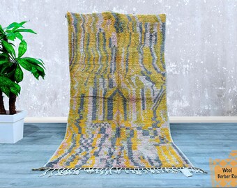 Authentic Moroccan rug 5x8 - Boujad Rug - Azilal rug 4.6 FT x 8.2 FT- Boucherouite rug - Beni ourain rug - Berber rug - Boujad rug