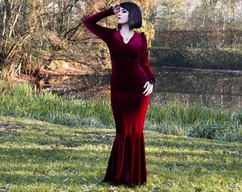 Vestido largo sirena de terciopelo en color burdeos rojo oscuro con ribete de encaje floral