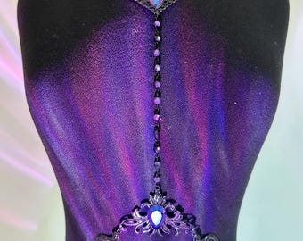 Cadena corporal única de metal con filigrana negra y diamantes de imitación de color azul violeta (tamaño ajustable)