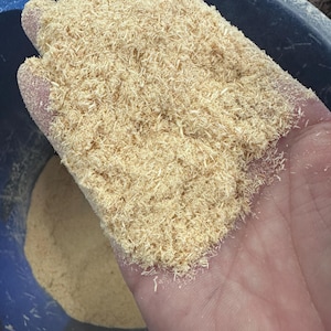 Natural Pine Sawdust 1 Quart - Craft Filler, Garden Soil Blend, Fire Starter Material image 3