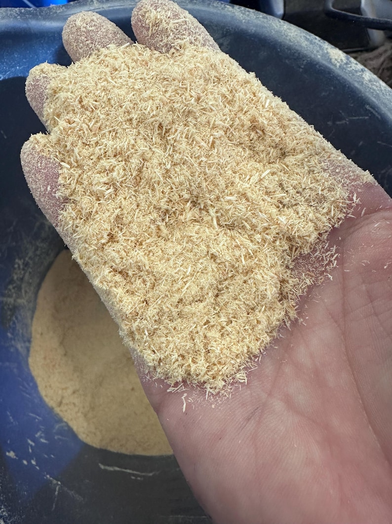 Natural Pine Sawdust 1 Quart - Craft Filler, Garden Soil Blend, Fire Starter Material image 3