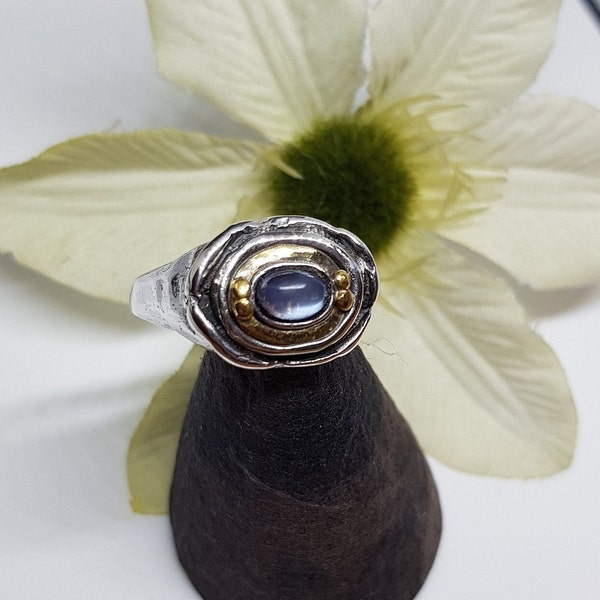 Mystisch anmutender Ring, Silber mit 750er Gelbgold und Mondstein