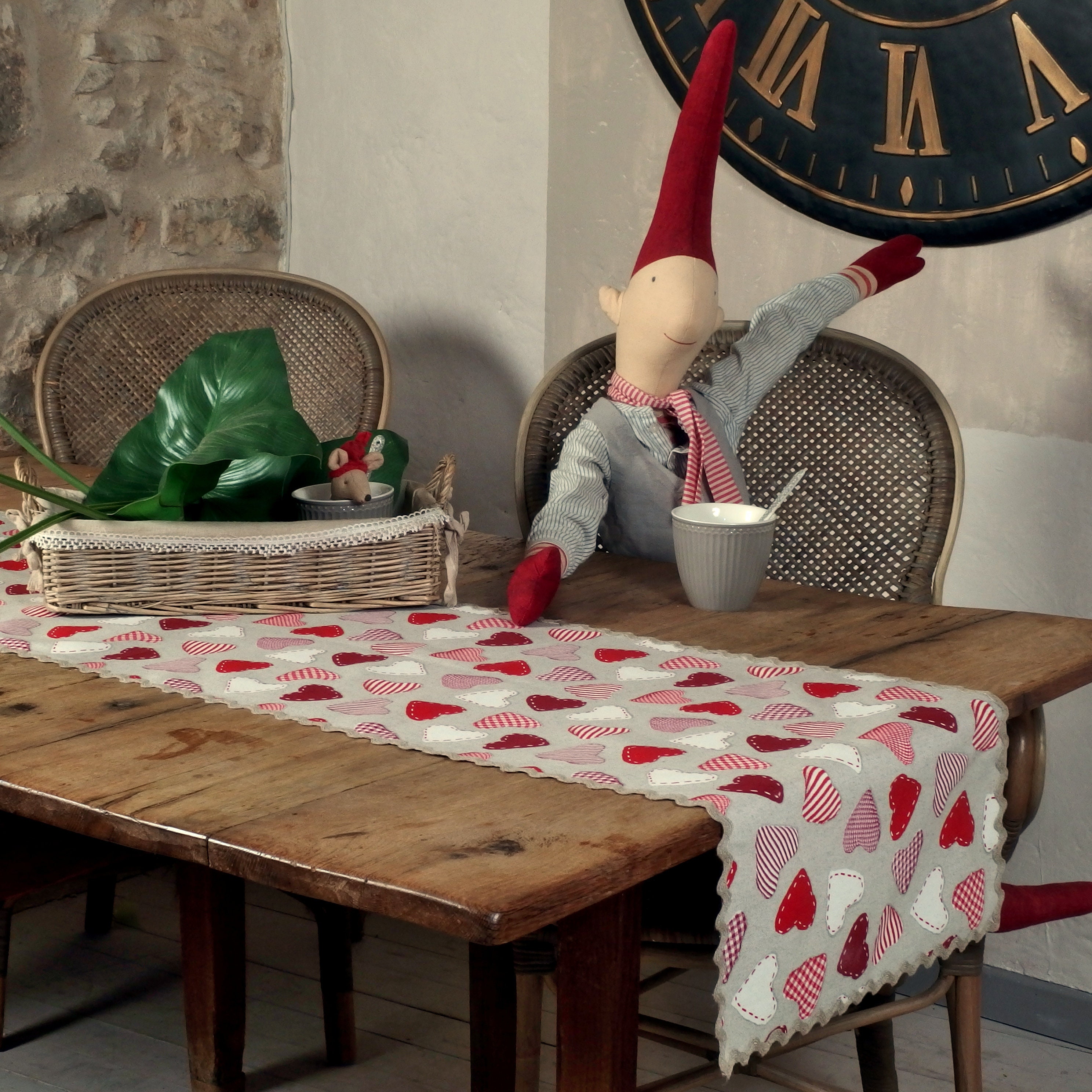 Cour de Table Enduit avec Des Coeurs Dans Un Tissu Mélange Polyester Coton Qui Est Facile à Essuyer 