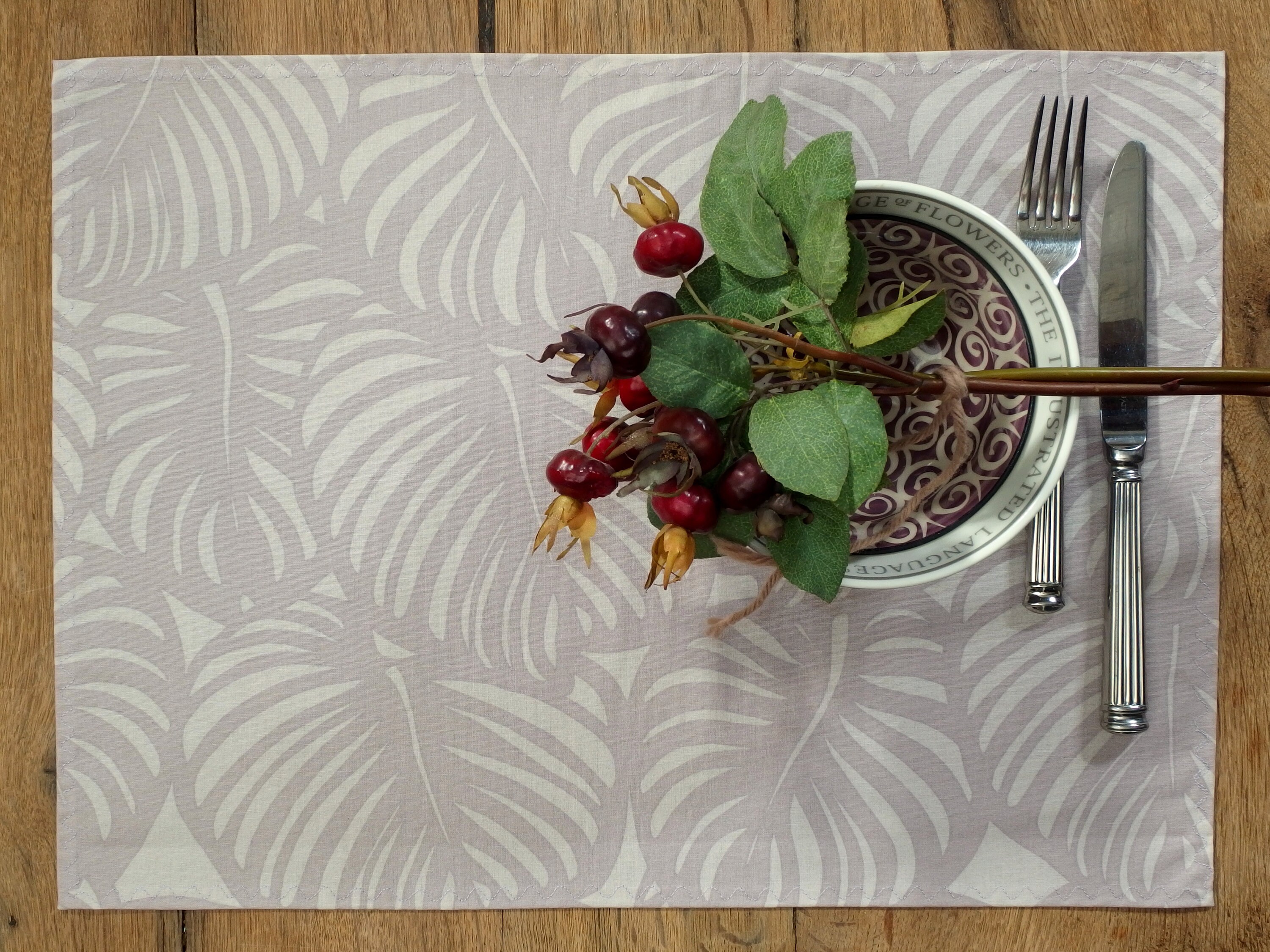 Ensemble de Deux Napperons Enduits avec Grandes Feuilles Dans Un Tissu Coton Qui Est Facile à Essuye