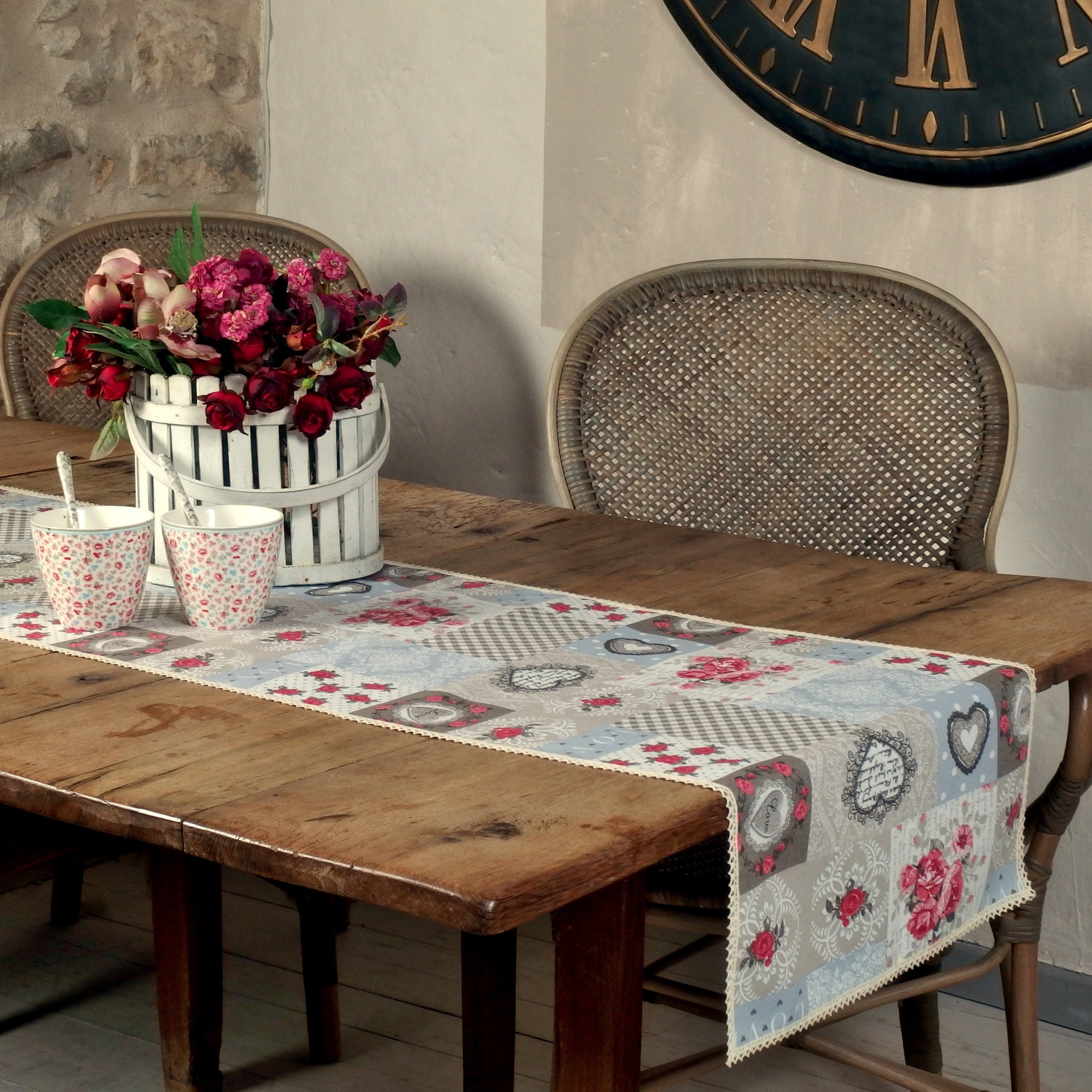 Cour de Table Enduit avec Motif Patchwork Dans Un Tissu Mélange en Polyester Coton Qui Est Facile à 