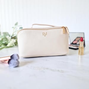 Trousse à maquillage personnalisée, Trousse à cosmétiques personnalisée, Étui plat ouvert, Trousse à maquillage monogramme, Cadeau pour elle, Cadeau de demoiselle d'honneur, Trousse en similicuir