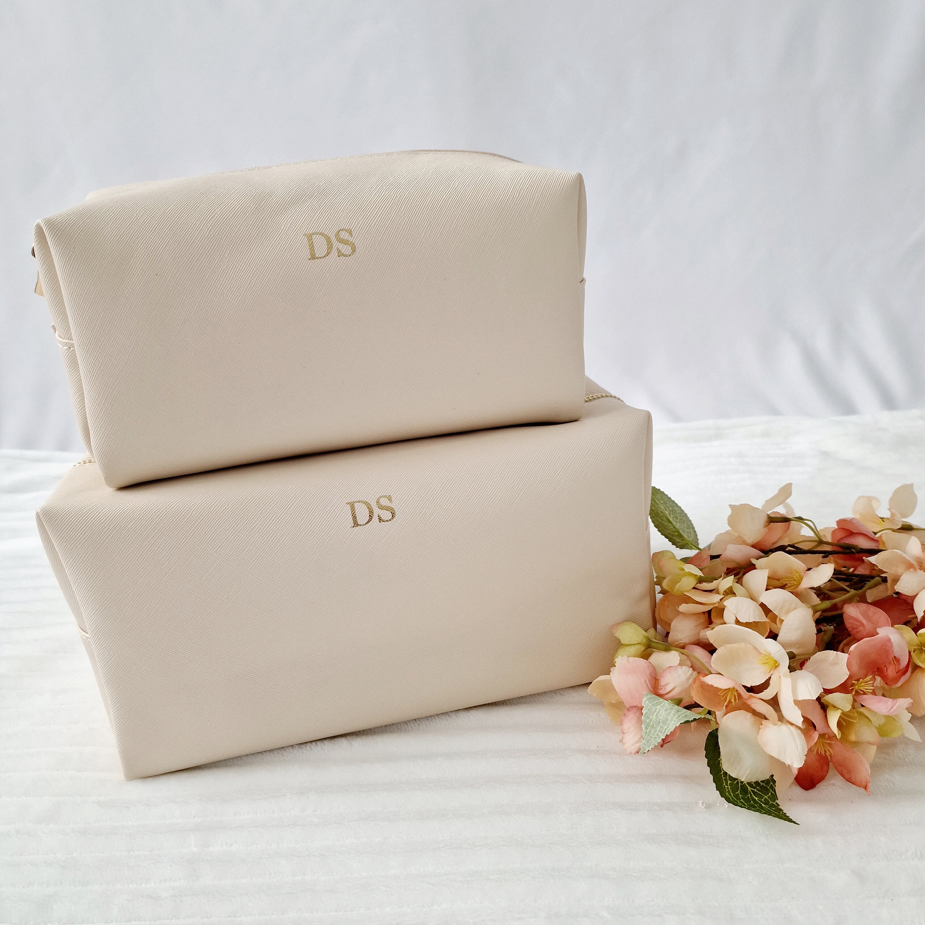 Monogrammed Makeup Bag, Cosmetic Bag with monogram – Pretty Personal Gifts