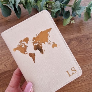 Conjunto personalizado de titulares de pasaportes, cubierta de pasaporte personalizada, etiqueta de equipaje personalizada, conjunto de viaje, dama de honor, regalo para ella, boda, mapa imagen 3