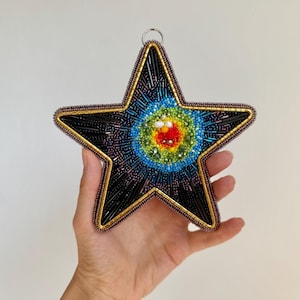 Rainbow star wall art Ø14cm, star beads embroidery, original piece art hanging, abstract  artwork