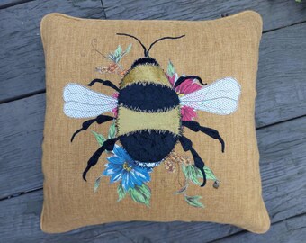 Handgefertigtes Bienenkissen, Samt appliziertes und besticktes Dekokissen