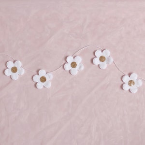 Mini flower garland | flower decor | felt daisies | daisy garland | daisy decor | handmade