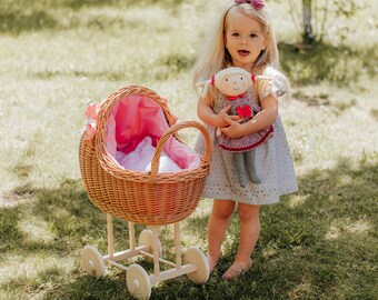 High Wicker Kinderwagen und Wiege mit Bettwäsche, exklusives Öko-Spielzeug für Mädchen, 1. Geburtstagsgeschenk, Puppenwagen, Naturspielzeug